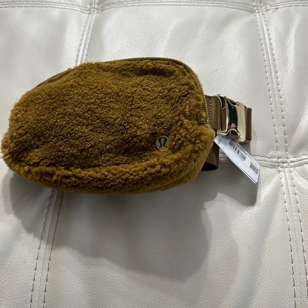 Lululemon everywhere belt bag, brown fleece, new w tags